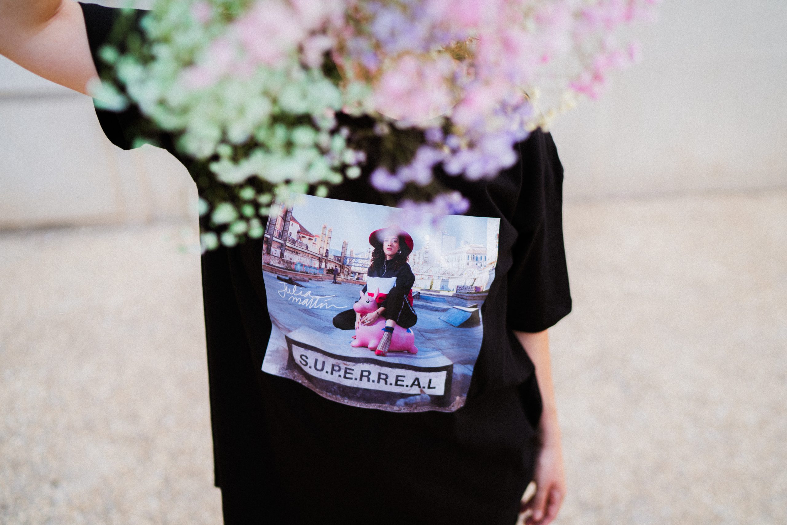 Camiseta Negra S.U.P.E.R.R.E.A.L (Cover Edition) - Imagen 3
